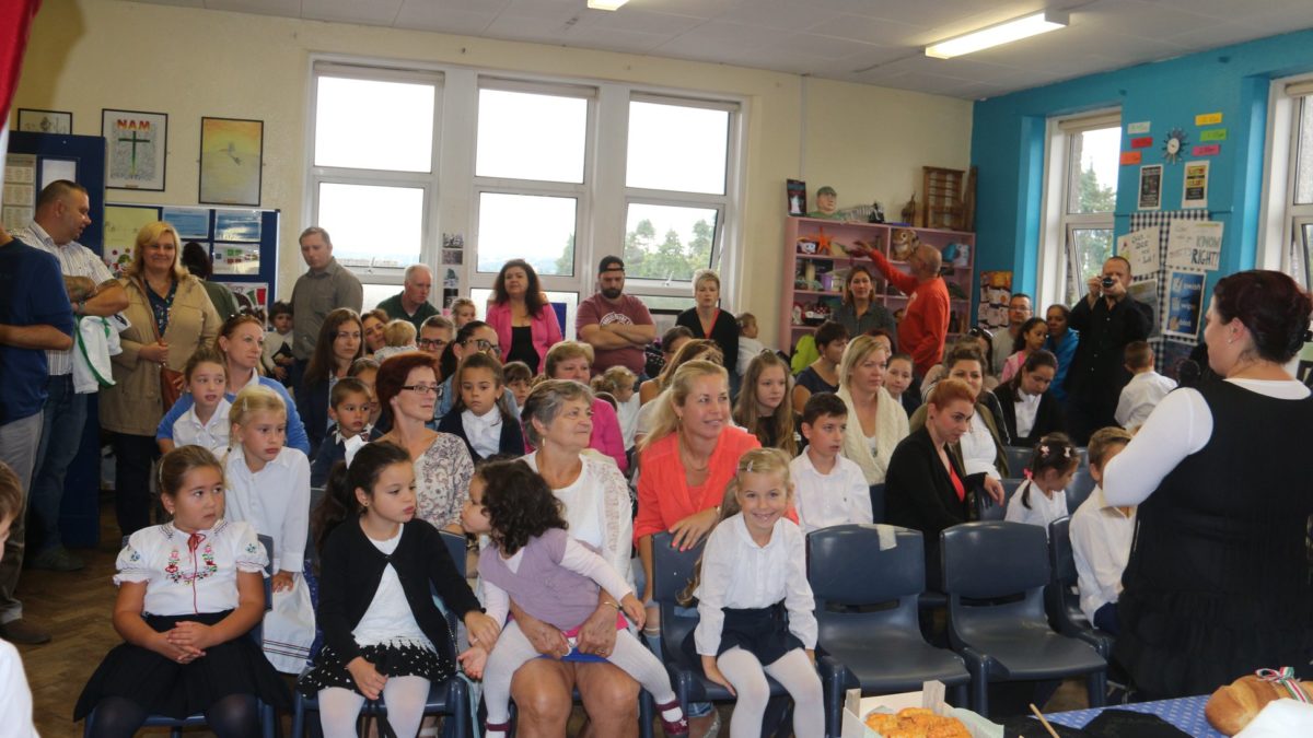 Tanévnyitó ünnepség a corki magyar iskola és óvodában