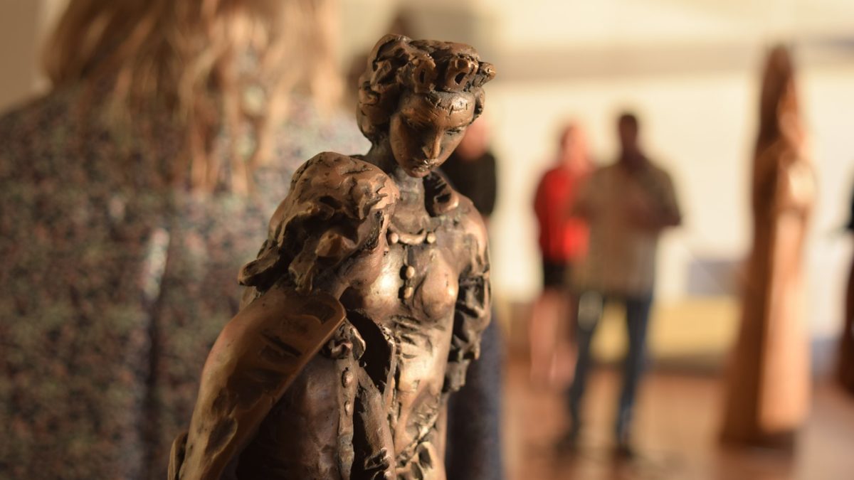 Matl Péter szobrászművész alkotásaiból nyílt kiállítás Székesfehérváron