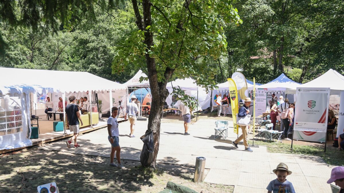Bethlen Gábor Sátor és Udvar a Bálványosi Nyári Szabadegyetem és Diáktáborban
